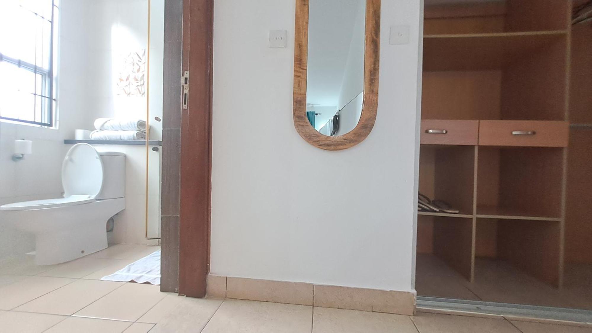 Ary Nyali- Behind Mall Homestay Nyali Beach