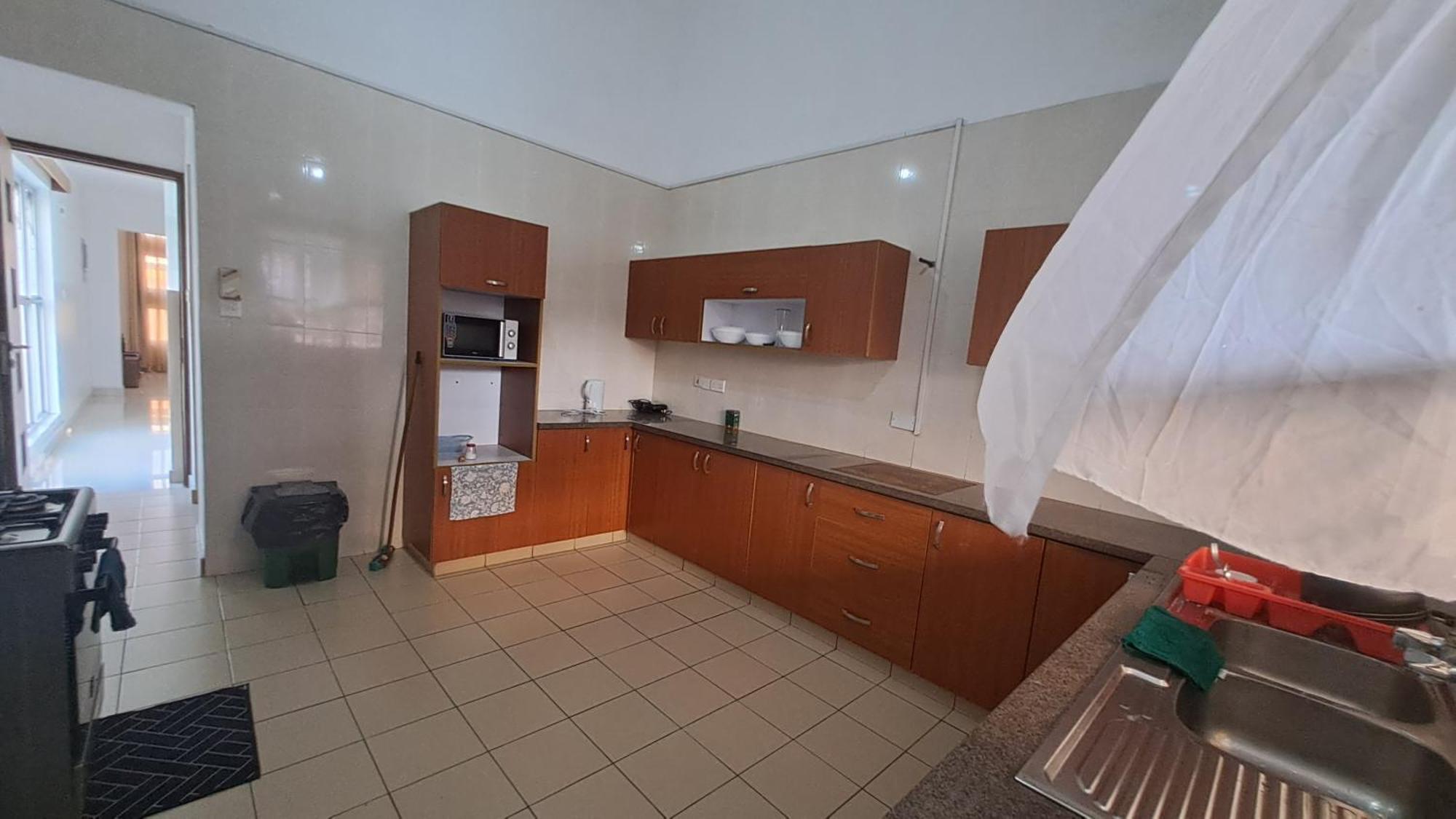 Homestay Ary Nyali- Behind Mall
