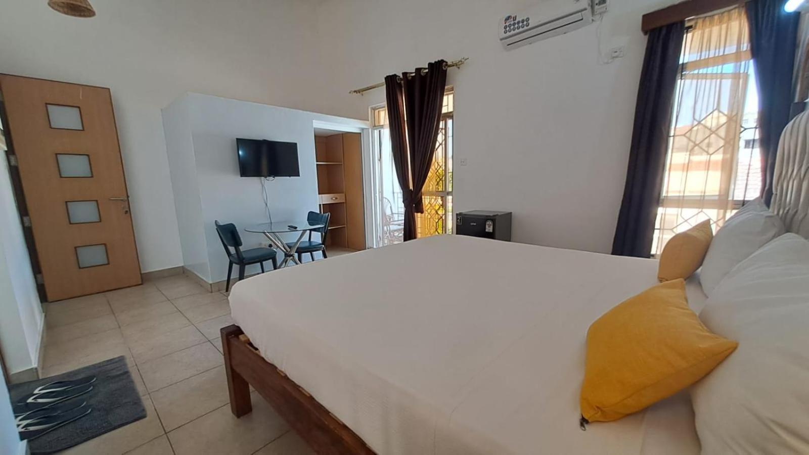 Homestay Ary Nyali- Behind Mall