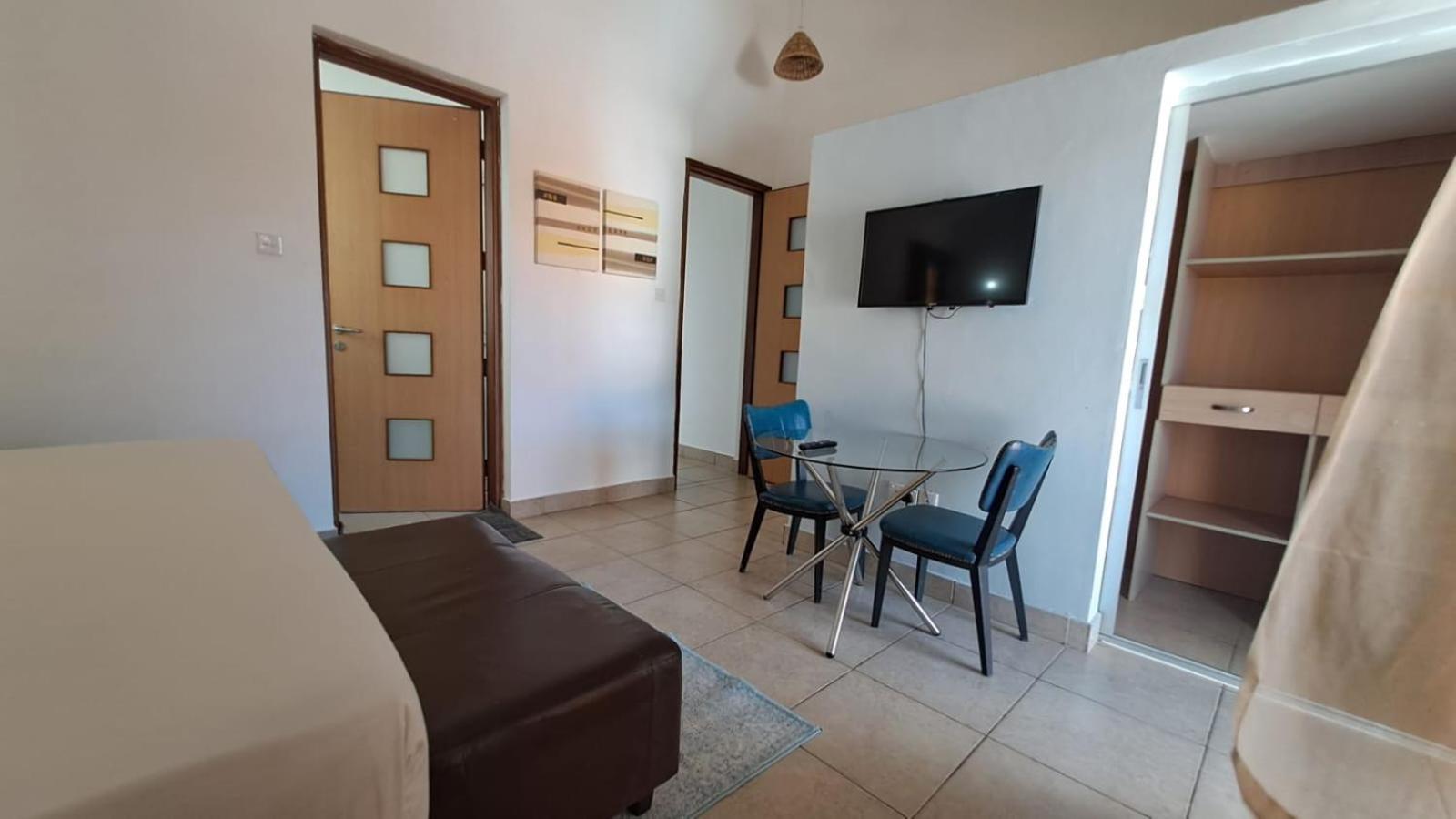Homestay Ary Nyali- Behind Mall Nyali Beach